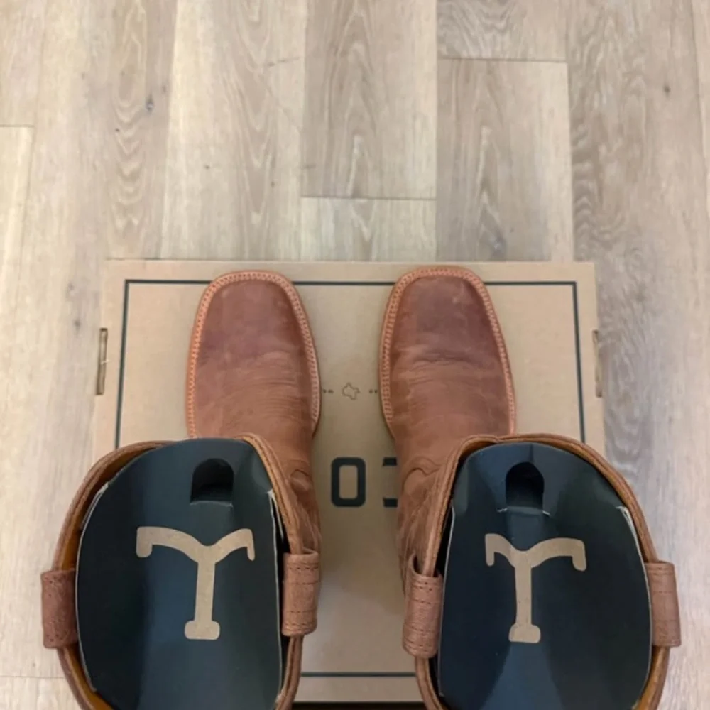 Tecovas Scotch Goat Box in Black with Brown Trim